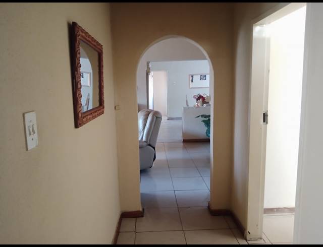 9 BEDROOM HOUSE FOR SALE IN BOKSBURG NORTH